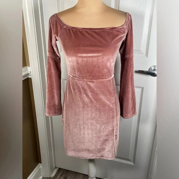 Urban Outfitters Off The Shoulder Velvet Flare bell Sleeve Dress New Medium - Picture 11 of 12